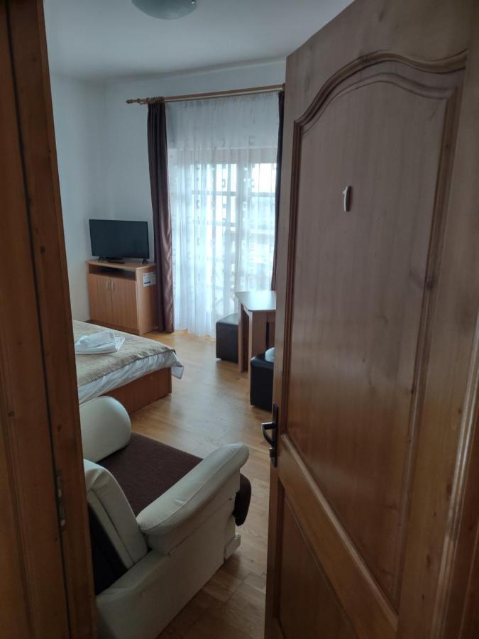 Pensiunea Codruta Carpinisu Экстерьер фото